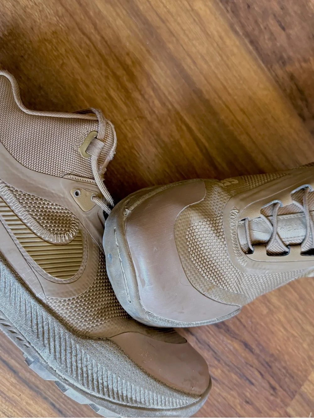 Nike sturdy mid